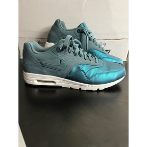 Nike Womens  Air Max 1 Ultra shoes size 8.5